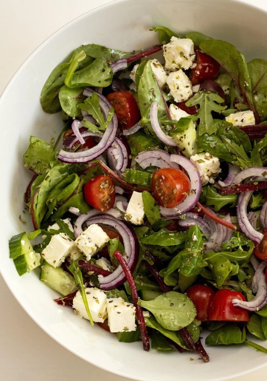 salat with tomatoes and feta cheese-rezeptegesund